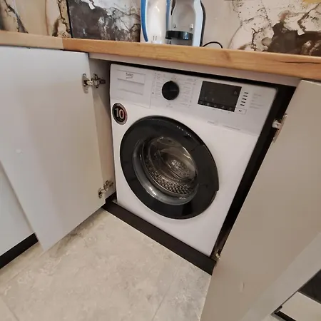 Elegant 1-bedroom In St St Constantine And Helena, Free Parking شقة