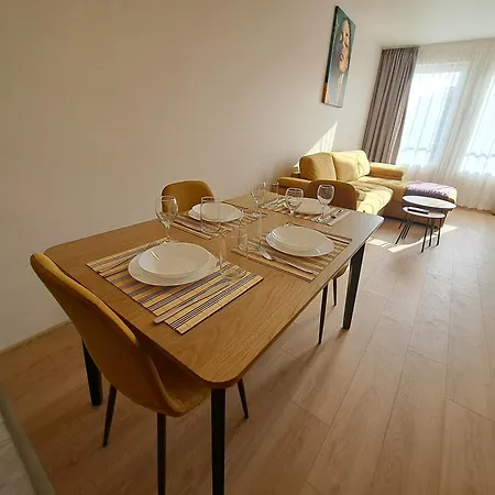 Apartment Elegant 1-bedroom In St St Constantine And Helena, Free Parking Saints Constantine and Helena