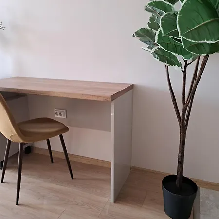 Elegant 1-bedroom In St St Constantine And Helena, Free Parking 公寓 圣君士坦丁和海伦那