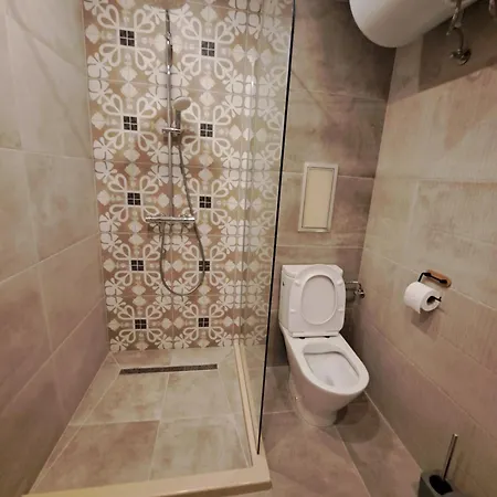 Elegant 1-bedroom In St St Constantine And Helena, Free Parking *