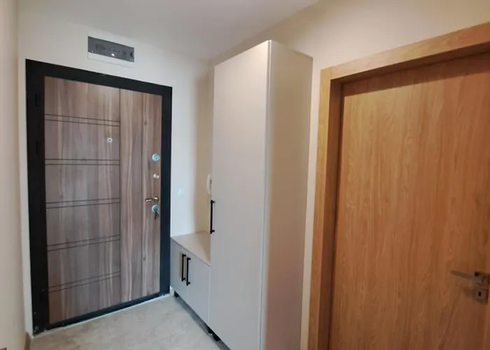 Appartamento Elegant 1-bedroom In St St Constantine And Helena, Free Parking