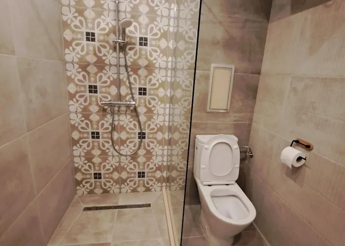 Elegant 1-bedroom In St St Constantine And Helena, Free Parking *