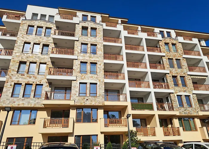 Elegant 1-bedroom In St St Constantine And Helena, Free Parking 公寓 *