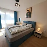 Elegant 1-bedroom In St St Constantine And Helena, Free Parking Apartament *