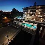 Elegant 1-bedroom In St St Constantine And Helena, Free Parking Apartament