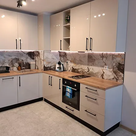 Elegant 1-bedroom In St St Constantine And Helena, Free Parking Appartement *