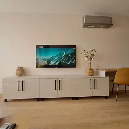 Apartament Elegant 1-bedroom In St St Constantine And Helena, Free Parking *