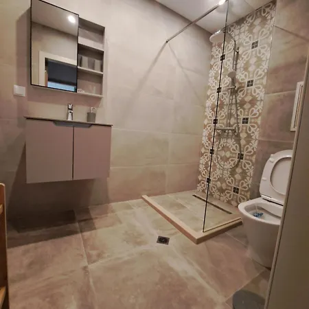 Apartment Elegant 1-bedroom In St St Constantine And Helena, Free Parking *