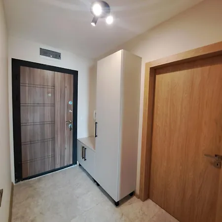 Appartement Elegant 1-bedroom In St St Constantine And Helena, Free Parking