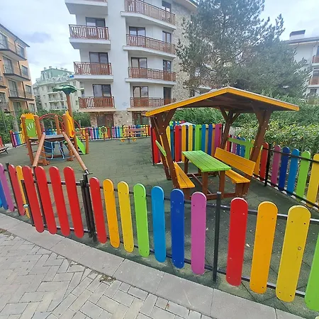 Appartement Elegant 1-bedroom In St St Constantine And Helena, Free Parking *