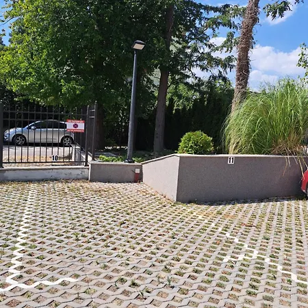 Apartment Elegant 1-bedroom In St St Constantine And Helena, Free Parking *