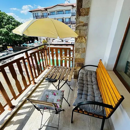 Elegant 1-bedroom In St St Constantine And Helena, Free Parking Apartament *