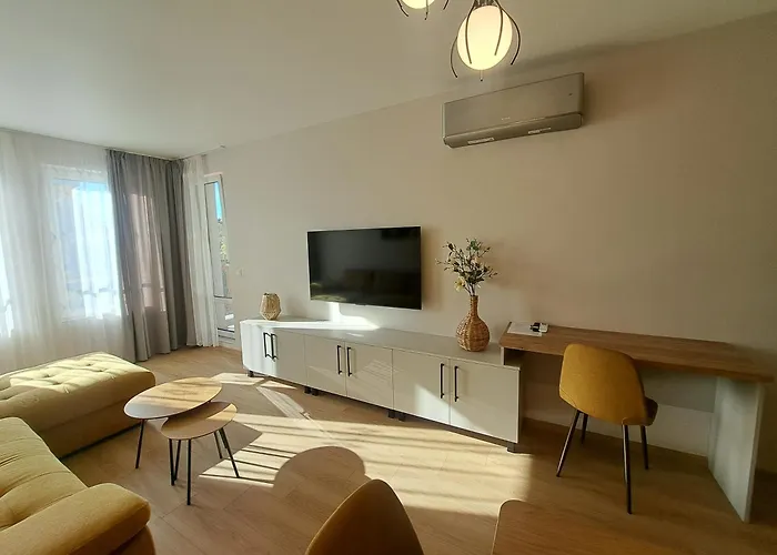 Elegant 1-bedroom In St St Constantine And Helena, Free Parking דירה *